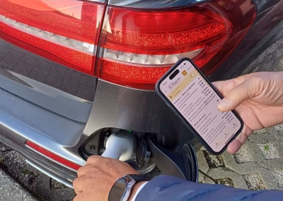 Estação de carregamento para veículos elétricos com controlo por aplicação