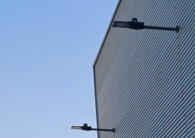 Luminária LED inteligente com ajuste automático à luz solar